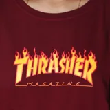 Remera blanca de algodón con cuello redondo y mangas cortas. Estampado frontal con el logo de Thrasher en llamas.