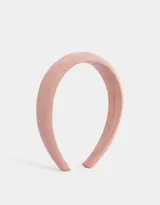 Vincha rígida color rosa claro, forrada en terciopelo.