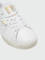 Zapatillas Golden Goose modelo Matchstar, color blanco con detalles dorados.