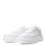 Zapatillas urbanas negras con plataforma, acordonadas y con detalles de perforaciones en la puntera y los laterales.