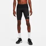 Short de running Nike Trail Lava para hombre, color negro con logo reflectivo en la pierna izquierda.