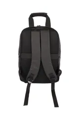 Mochila negra de tela impermeable con múltiples cierres y asa superior.
