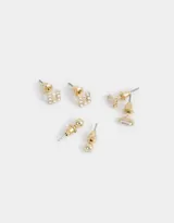 Set de tres pares de aros pasantes dorados con strass. Incluye un par de aros con forma de esfera, un par con forma rectangular y un par con forma cuadrada.