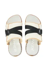 Sandalias Kenner Rakka Slide Pro color beige con detalles en negro y suela marrón.