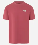 Remera manga corta color ladrillo, de corte comfort y cuello redondo. Estampa en la espalda con la frase "Let the adventure begins".