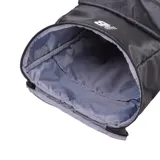 Mochila New Balance negra, modelo Top Loader, con logo blanco estampado en el frente. Cuenta con un bolsillo frontal con hebilla, bolsillos laterales y cierre superior con cordón ajustable.
