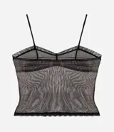 Camisete confeccionada en tule estampado de cobra, con breteles finos fijos, busto fruncido y detalle de encaje en el bajo.