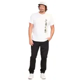 Remera blanca de manga corta con estampa vertical de la palabra 'Stone' y el logo de Volcom.
