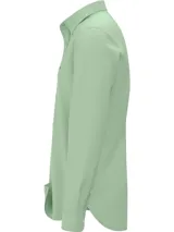 Camisa Tommy Hilfiger de corte slim, color verde claro, confeccionada en tejido dobby de algodón orgánico con tecnología TH Flex. Presenta cuello abotonado, puños redondeados con dos botones y logo bordado en el pecho.