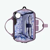Mochila Cabaia Adventurer Parme de 23 litros, impermeable y vegana, con sistema MOLLE, compartimento acolchado para tablet o PC, correa para sujetar a la maleta y tirantes acolchados antitranspirantes.