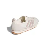 Championes Adidas Sl 72 Og, color blanco hueso con detalles en rosa pastel y suela de goma color caramelo.
