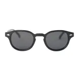 Lentes de sol redondos con montura de carey y lentes verdes.