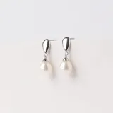 Aros colgantes de plata 925 con perlas de río.