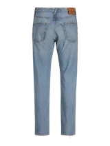 Pantalón jean celeste de tiro alto y corte relajado con roturas en ambas rodillas.