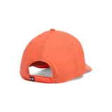 Gorra naranja de Under Armour con logo "UA" bordado en negro en el frente.