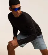 Bermuda deportiva masculina, color verde azulado con efecto degradé, cintura elástica con cordón de ajuste interno y forro de tela.