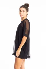 Remerón de tul negro, de talle único y corte suelto.