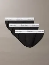 Pack de 3 slips negros de algodón con cintura elástica blanca con logo Calvin Klein repetido.