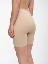 Short modelador color beige de tiro alto, con paneles de compresión en forma de V en la cintura y muslos.