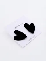 Aros colgantes con forma de corazón, color negro.