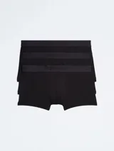 Pack de tres bóxers negros de microfibra, con cintura elástica tonal con logo Calvin Klein.