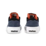 Zapatillas urbanas John Foos modelo 176 Blend, de caña baja, con capellada de lona azul y detalles en naranja y negro. Presentan apliques de lona blanca en la lengüeta y cuello, ojalillera de descarne beige, isologo verde en el lateral y cordones beige. La suela es de caucho vulcanizado blanco con detalle negro y contrafuerte de caucho recuperado.