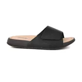 Sandalia casual Korium Confort Daila color negro, con tira ancha sobre el empeine y suela plana.
