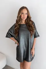 Remerón de viscosa con tejido de red calada.