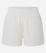 Short deportivo femenino color blanco, de poliéster, con cintura elástica, abertura lateral y bolsillo trasero.