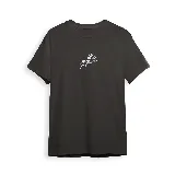 Remera negra de algodón con estampado pequeño de una porción de pizza en el pecho.