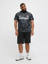 Short cargo negro de Jack & Jones Plus, corte relajado, tiro medio, cierre con cremallera, múltiples bolsillos cargo, laterales y traseros.