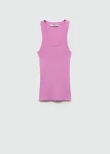 Musculosa gris de punto fino con tirantes finos y cuello redondo.
