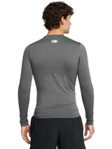 Remera de compresión Under Armour HeatGear de manga larga, color negro con logo blanco en el pecho.