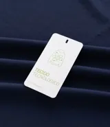 Remera deportiva masculina color azul marino, de corte comfort, cuello redondo y manga corta. Confeccionada en tech fleece con tecnología Dry, que permite la transpiración y secado rápido.