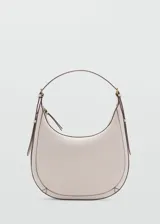 Bolso tipo hobo color rosa claro, con asa de hombro y cierre de cremallera.