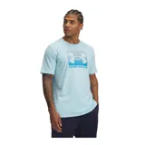 Remera celeste de manga corta Under Armour con logo estampado en el pecho.