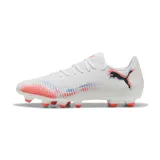 Championes de fútbol Puma Future 8 Play FG/AG, color blanco con detalles en negro, rojo y azul.