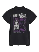 Camiseta negra con estampado de la muñeca Annabelle y la frase "Possess them all".