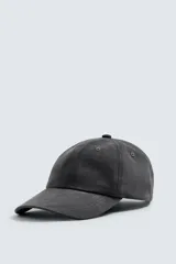 Gorra de béisbol gris oscuro de algodón con acabado aterciopelado y ajuste trasero.