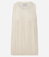 Musculosa de algodón color crema con cuello redondo y textura calada tipo ganchillo en franjas verticales.