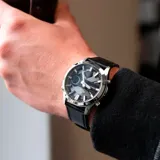 Reloj Casio Edifice EFVC120L-8ADF para hombre, con caja plateada de 50mm, esfera gris con detalles negros, correa de cuero negra y doble display analógico-digital.