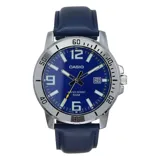 Reloj CASIO con correa de cuero azul, esfera azul de 45mm y caja plateada. Resistente al agua 50m.