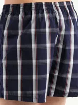 Bóxer de algodón blanco con estampado de flores pequeñas color celeste, con cintura elástica y logo de la marca en el centro.