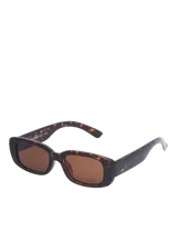 Lentes de sol rectangulares con montura de carey y lentes marrones. Ofrecen protección UV y un estilo moderno y versátil.