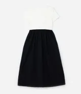 Vestido midi bicolor, con parte superior color crema y falda negra, confeccionado en tejido de punto rib de algodón. Tiene escote redondo y mangas cortas.
