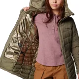 Campera Columbia Joy Peak II Mid para mujer, color verde oliva, con capucha forrada en polar y cierre frontal con cremallera. Cuenta con tecnología termorreflectante Omni-Heat Infinity, repelente al agua Omni-Shield y aislamiento Thermarator de poliéster reciclado. Tiene bolsillos laterales con cremallera y puños con orificios para los pulgares.