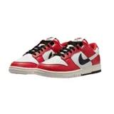 Championes Nike Dunk Low, color blanco con detalles en rojo y negro.