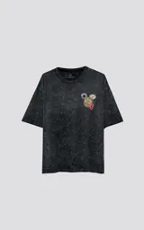 Remera de algodón premium color gris con estampado gráfico de personaje inspirado en Disney, corte oversize y cuello redondo.