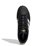 Championes Adidas Streettalk negros con las tres tiras blancas en el lateral.