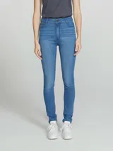Pantalón de jean azul oscuro, corte super skinny y cintura alta.